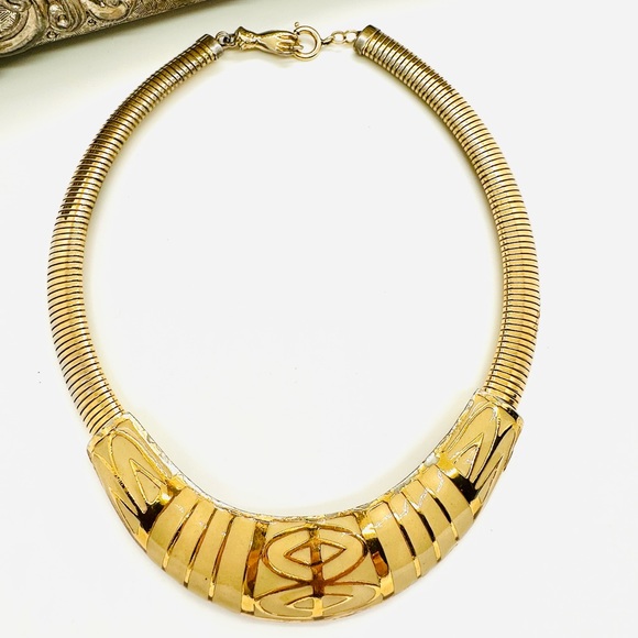 🔥 RARE Vintage Modernist Gold Tone Enameled Omega Necklace. - Picture 15 of 15